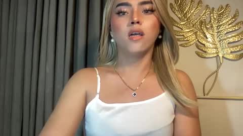 Snapshot of yvonne_guidotti chatting on 12-03-24, 06:48 Miss Cali online show from 12-03-24, 06:48