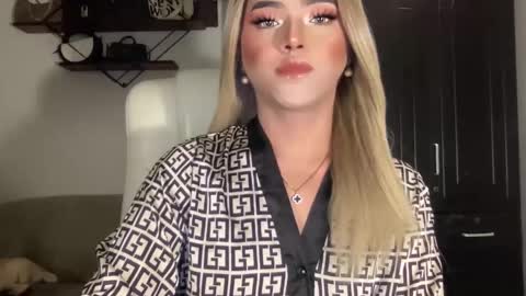Snapshot of yvonne_guidotti chatting on 12-11-24, 06:42 Miss Cali online show from 12-11-24, 06:42