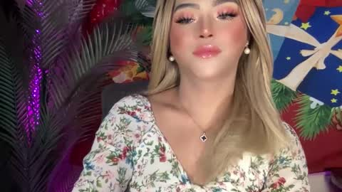 Snapshot of yvonne_guidotti chatting on 12-27-24, 07:35 Miss Cali online show from 12-27-24, 07:35