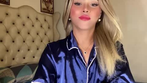 Snapshot of yvonne_guidotti chatting on 01-06-25, 05:30 Miss Cali online show from 01-06-25, 05:30