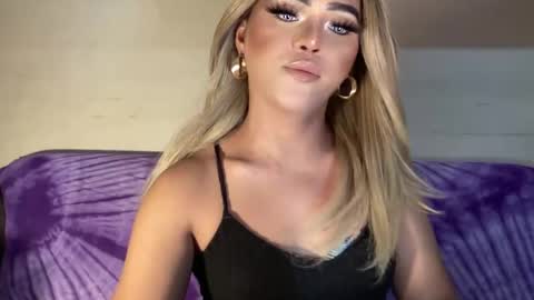 Snapshot of yvonne_guidotti chatting on 01-12-25, 07:31 Miss Cali online show from 01-12-25, 07:31