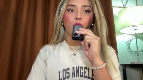 Snapshot of yvonne_guidotti chatting on 10-06-25, 02:31 Miss Cali online show from 10-06-25, 02:31