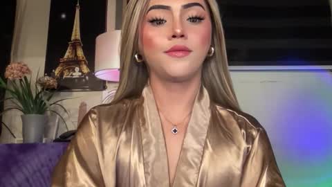 Snapshot of yvonne_guidotti chatting on 10-08-25, 07:22 Miss Cali online show from 10-08-25, 07:22