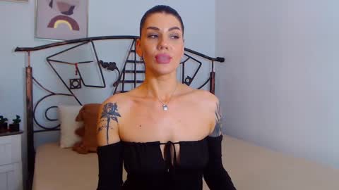 I V Y   online show from 12-14-24, 11:34