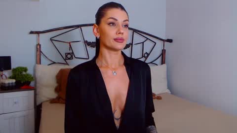 I V Y   online show from 03-04-25, 09:00