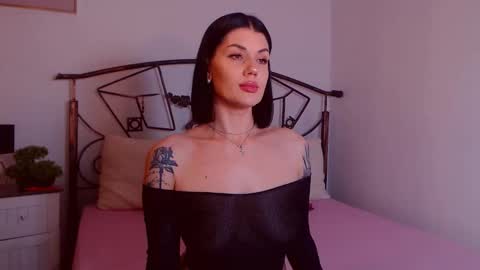 I V Y   online show from 02-09-26, 08:35