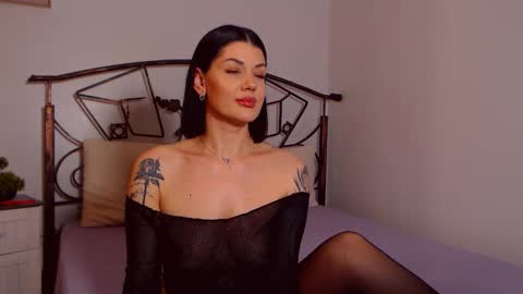 I V Y   online show from 03-18-26, 09:07