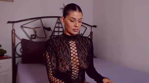 I V Y   online show from 06-16-26, 07:49