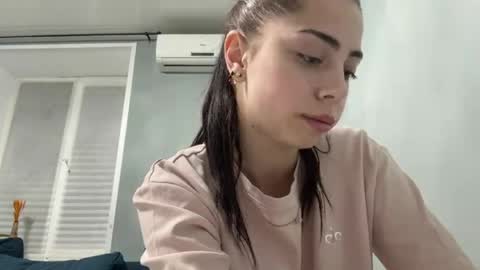 Snapshot of yvonnepfluger chatting on 06-02-26, 05:15 Lina online show from 06-02-26, 05:15