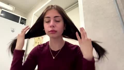 Snapshot of yvonnepfluger chatting on 06-05-26, 05:18 Lina online show from 06-05-26, 05:18