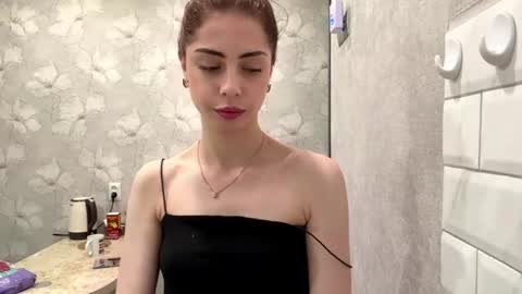 Snapshot of yvonnepfluger chatting on 06-13-26, 05:11 Lina online show from 06-13-26, 05:11