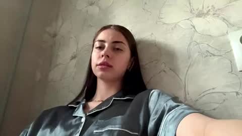 Snapshot of yvonnepfluger chatting on 06-16-26, 02:09 Lina online show from 06-16-26, 02:09