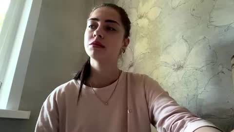 Snapshot of yvonnepfluger chatting on 06-19-26, 11:41 Lina online show from 06-19-26, 11:41