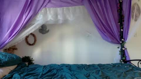 Snapshot of yyuckyy chatting on 06-17-26, 12:46 Yucky online show from 06-17-26, 12:46
