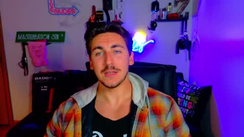 Snapshot of zach_rhyder chatting on 10-15-25, 01:17 Zach Rhyder online show from 10-15-25, 01:17