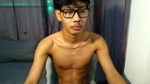 zack212003 online show from 11-05-25, 12:54