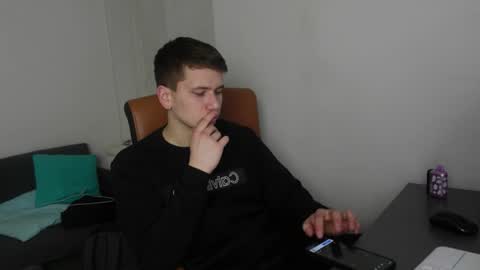 ZACK GILLIAN online show from 05-03-26, 07:31