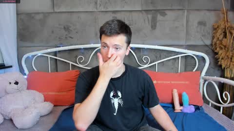 Snapshot of zack_hemsey chatting on 12-04-24, 10:24 Zack online show from 12-04-24, 10:24