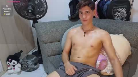 Snapshot of zackary_025 chatting on 12-11-24, 05:00 Zack online show from 12-11-24, 05:00