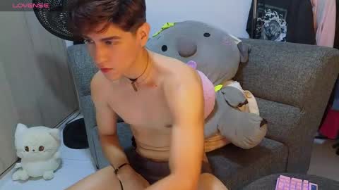 Snapshot of zackary_025 chatting on 12-14-24, 04:45 Zack online show from 12-14-24, 04:45