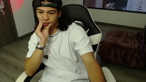 Snapshot of zackss_player chatting on 10-08-25, 10:51 zackss_player online show from 10-08-25, 10:51