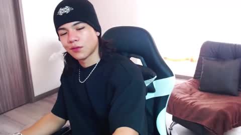 Snapshot of zackss_player chatting on 10-27-25, 03:38 zackss_player online show from 10-27-25, 03:38