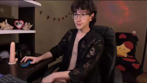Snapshot of zackstivensen chatting on 02-15-25, 02:37 Zachary next stream on monday online show from 02-15-25, 02:37