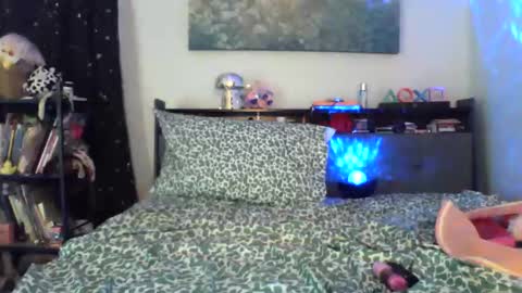 Snapshot of zaddyslilslutbucket chatting on 11-01-25, 02:02 zaddyslilslutbucket online show from 11-01-25, 02:02