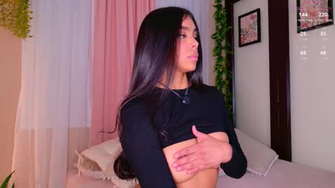 Snapshot of zafiiro_bluee2 chatting on 11-19-25, 02:00 online show from 11-19-25, 02:00