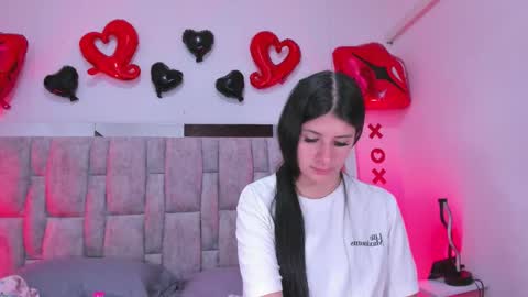 Snapshot of zafiranavarro chatting on 02-16-26, 12:18 zafira online show from 02-16-26, 12:18