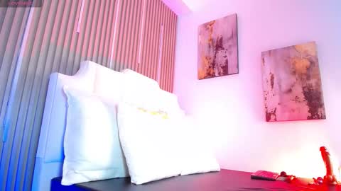 Snapshot of zafiro_cat chatting on 03-17-26, 05:00 Zafiro online show from 03-17-26, 05:00