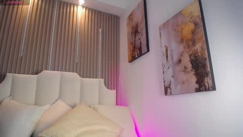 Snapshot of zafiro_cat chatting on 03-20-26, 05:12 Zafiro online show from 03-20-26, 05:12