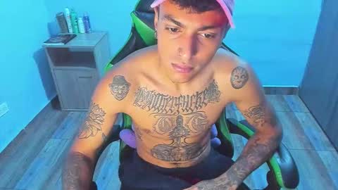 Snapshot of zafirocum chatting on 12-17-25, 12:44 BiG Zafiro online show from 12-17-25, 12:44