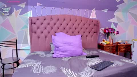 Snapshot of zaharaskylar chatting on 09-16-25, 11:44 Zahara online show from 09-16-25, 11:44