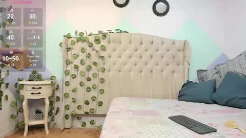 Snapshot of zaharaskylar chatting on 10-20-25, 11:43 Zahara online show from 10-20-25, 11:43