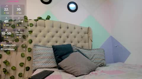 Snapshot of zaharaskylar chatting on 10-29-25, 11:34 Zahara online show from 10-29-25, 11:34