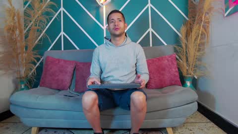 Snapshot of zaid_lion chatting on 12-17-24, 11:49 Zaid Mendoza online show from 12-17-24, 11:49