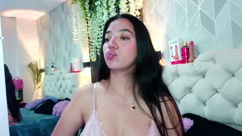 Snapshot of zaira_bonny chatting on 06-17-26, 03:35 Zaira Bonny online show from 06-17-26, 03:35