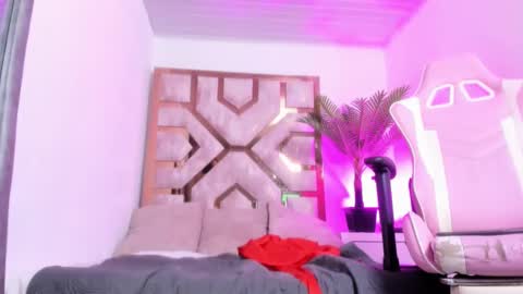 zamira_taylor online show from 02-25-25, 01:52