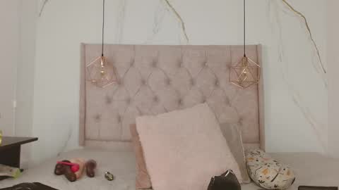 Snapshot of zamirasc chatting on 10-09-25, 01:42 ZAMIRA online show from 10-09-25, 01:42