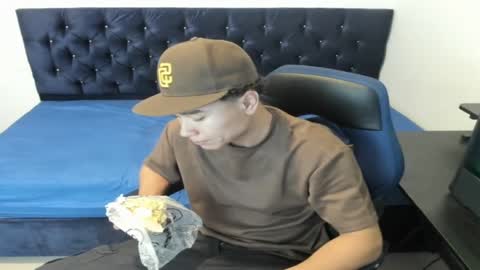 Snapshot of zammcito_ chatting on 01-18-25, 04:04 zamm online show from 01-18-25, 04:04