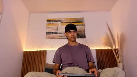 Zander online show from 10-25-25, 01:18