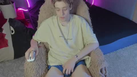 Snapshot of zane_steele chatting on 03-14-26, 11:43 Kel online show from 03-14-26, 11:43