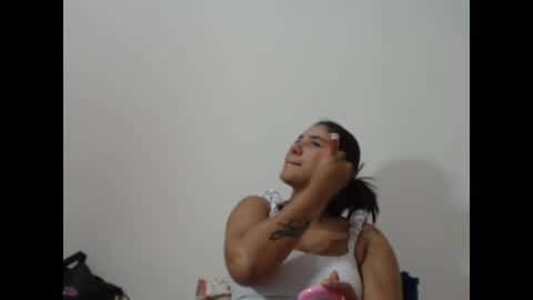 Snapshot of zaphiro__skye chatting on 06-18-26, 09:25 Skye online show from 06-18-26, 09:25