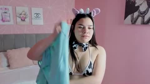 Snapshot of zara__sweet chatting on 06-17-26, 02:18 Zara Sweet online show from 06-17-26, 02:18