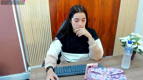 Snapshot of zara_andersson chatting on 09-22-25, 12:40 Zara online show from 09-22-25, 12:40