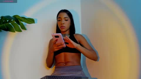 Snapshot of zara_leee chatting on 04-14-26, 10:27 Zara online show from 04-14-26, 10:27