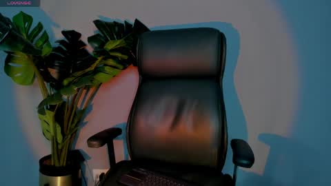 Snapshot of zara_leee chatting on 04-22-26, 04:15 Zara online show from 04-22-26, 04:15