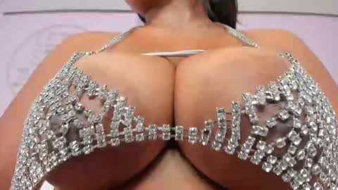 zara lopez online show from 11-22-25, 07:35