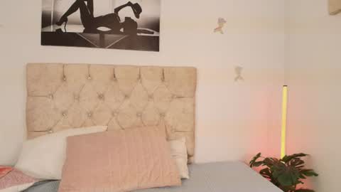 Snapshot of zaracampbell chatting on 06-19-26, 12:09 Zara online show from 06-19-26, 12:09